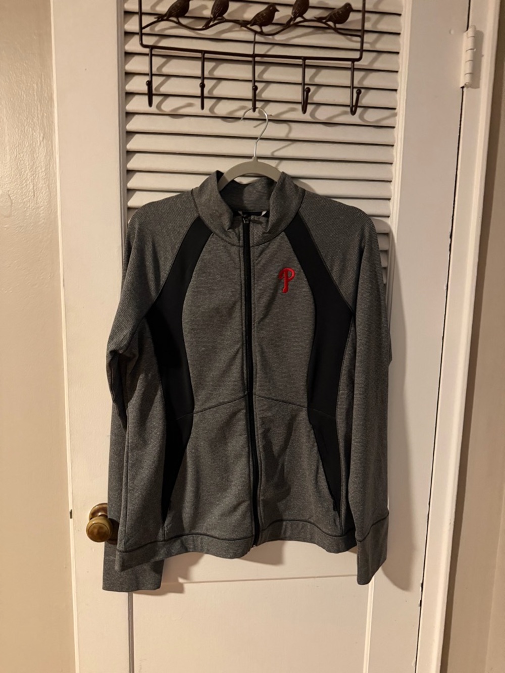 NWT Women’s Philadelphia Phillies Zip up Jacket- lightweight